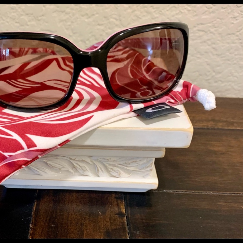 Oakley Disguise Breast Cancer Awareness Sunglasses
